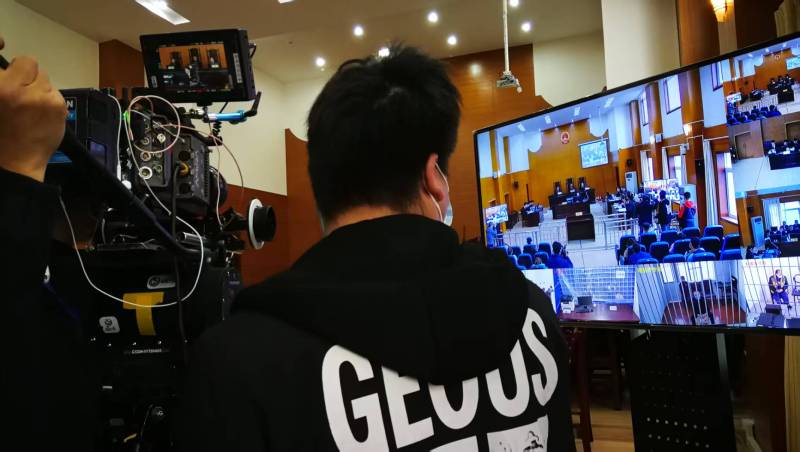 AI生成VS人工创意——瑞丽市广告片拍摄公司的技术浪漫主义实践
